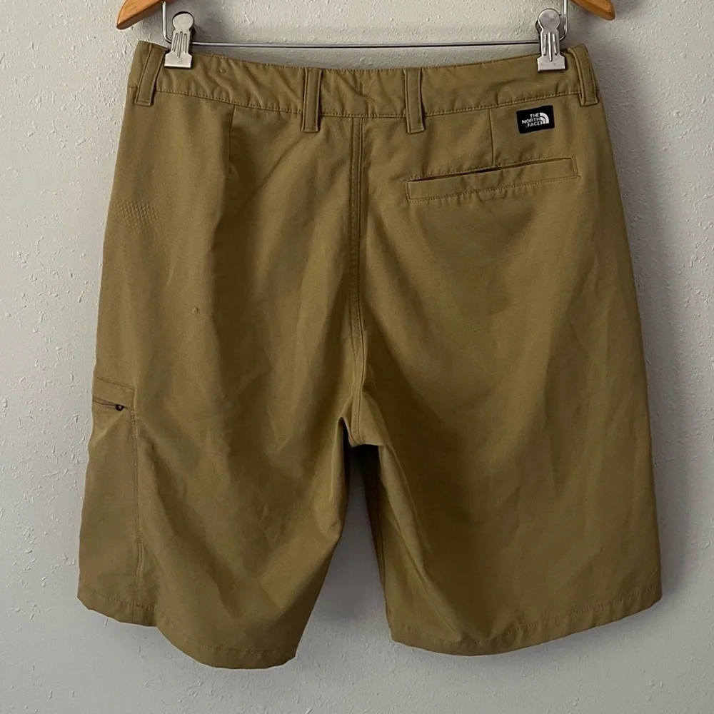 The North Face FLASHDRY Khaki Shorts Size 32